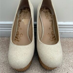 Brash Cream Platform Wedge Pumps. Size 7.